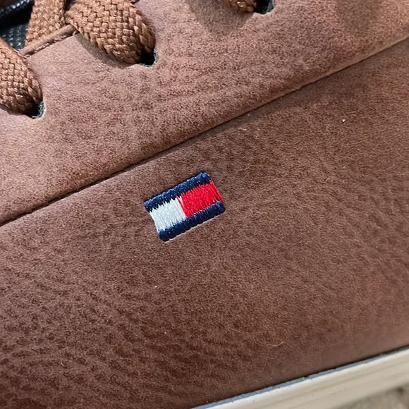 Tommy Hilfiger beautiful brown leather sneakers. Men’s 10. Like new condition. - Picture 4 of 14